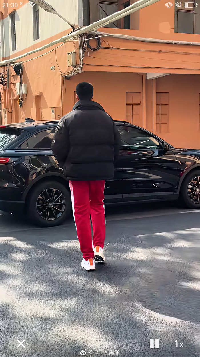 DB官方网站-CBA球星豪车曝光，胡明轩玛莎拉蒂莱万特价值超两百万|徐杰|宝马跑轿|朱总|队友|宝马_新浪新闻